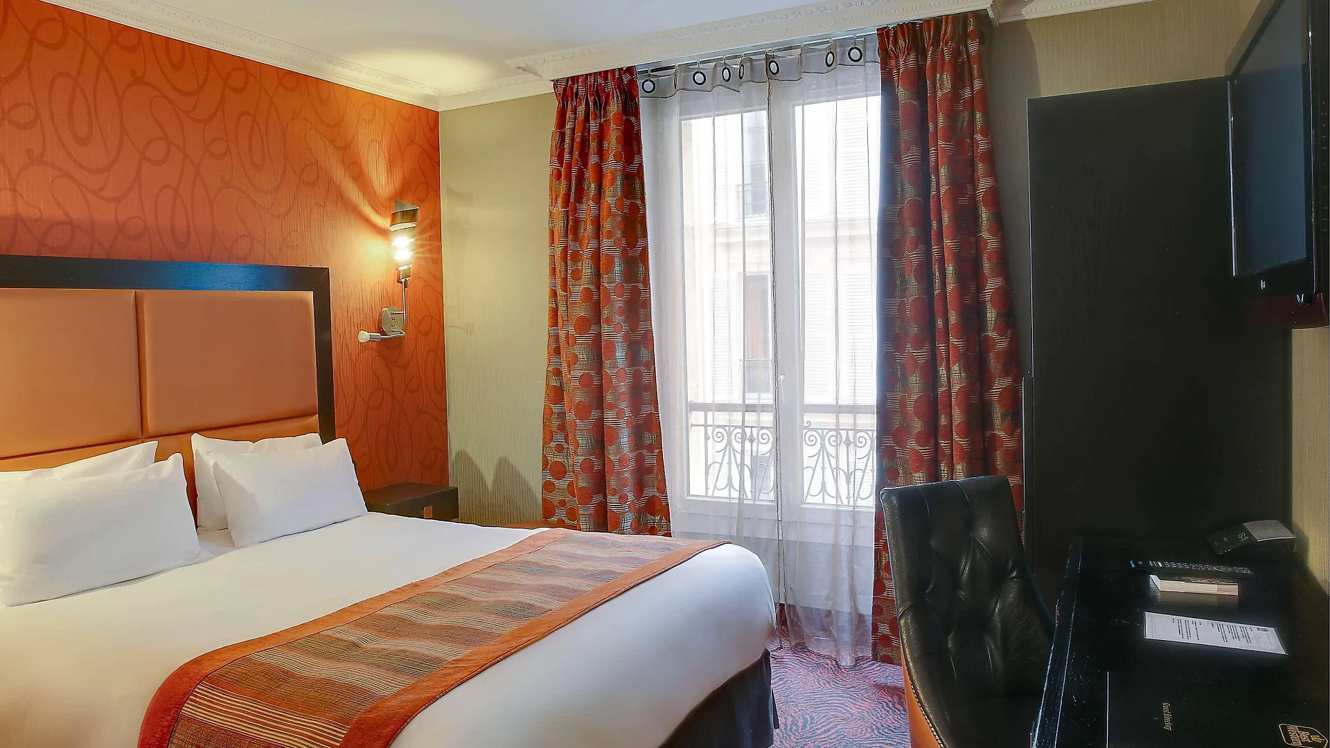 Best Western Plus Opéra Batignolles Paris 4*,